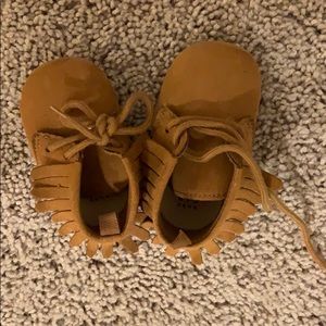 Baby Gap moccasins 6-12m